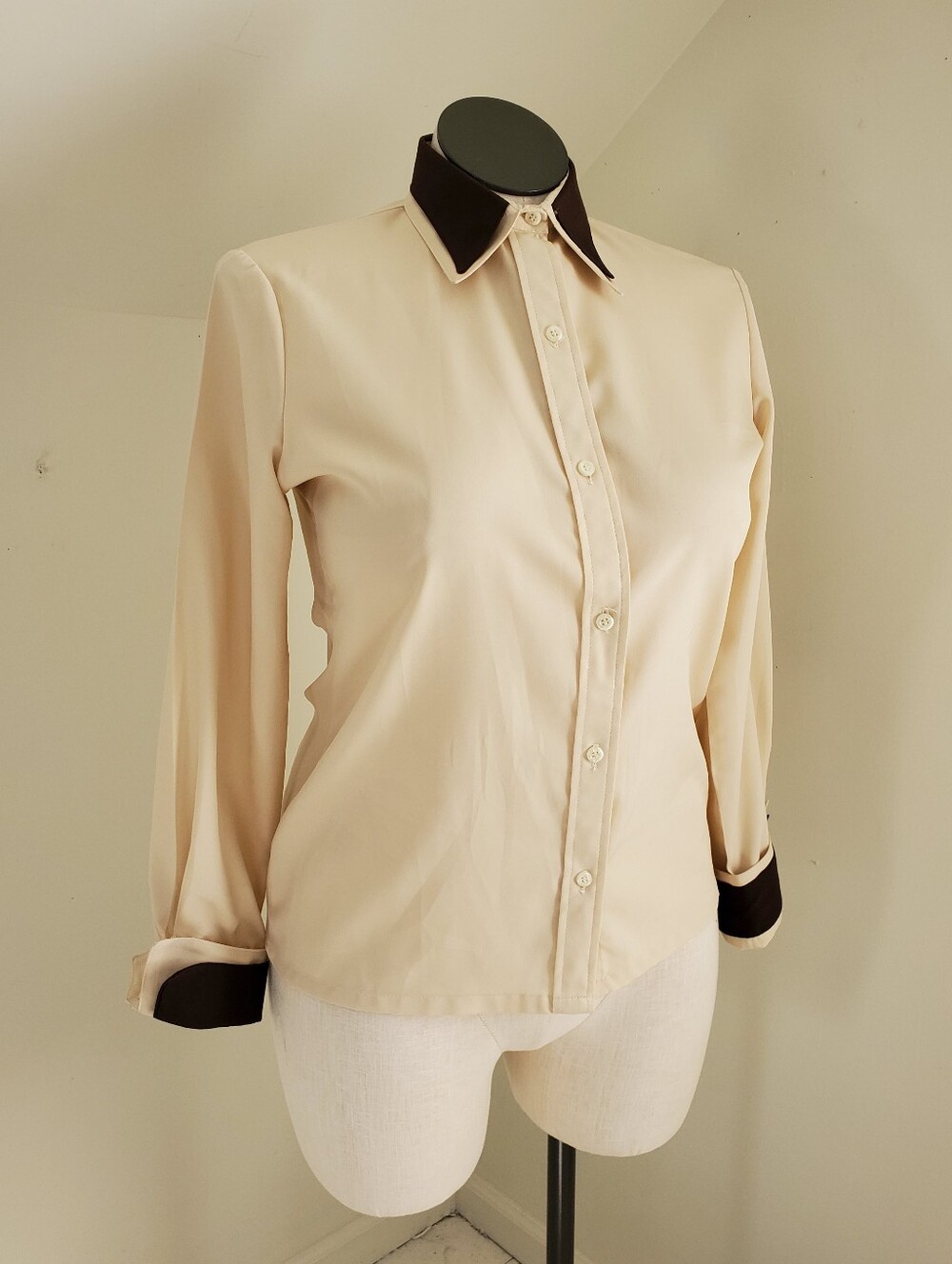 70s Vintage Two Tone Neutral Dagger Collar Button Front Blouse